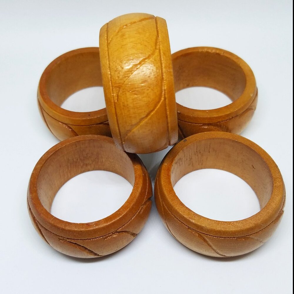 Vintage MCM Kemp & Beatley Carved Wood Wooden Napkin Rings - Set of 5